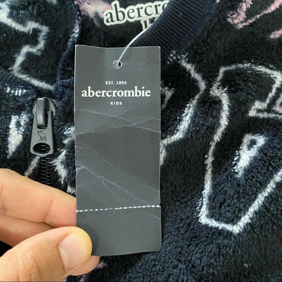 🥰BNWT Abercrombie Kids Sleepwear for Girls, 100% Polyester, for a 5-6 Year Old - Picture 3 of 5